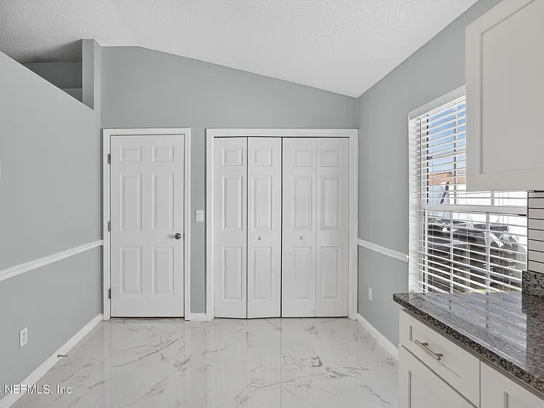 490 Hillside Dr — Photo 19