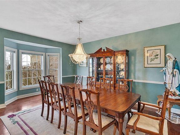 5th image of 1010 Country Club Rd