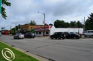 4th image of 23140 Woodward Ave
