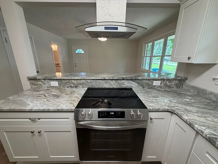 1221 Burlington Rd — Photo 2