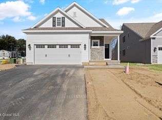 1 Bradley Cir, Halfmoon, NY 12065