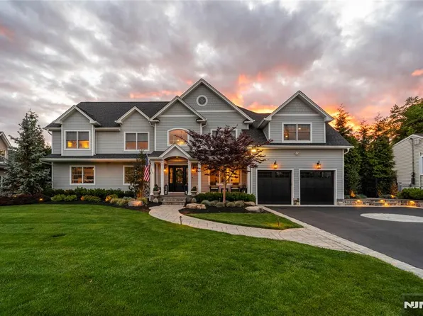 11 Amelia Dr, Old Tappan, NJ 07675