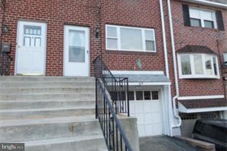 1st image of 614 E Basin St