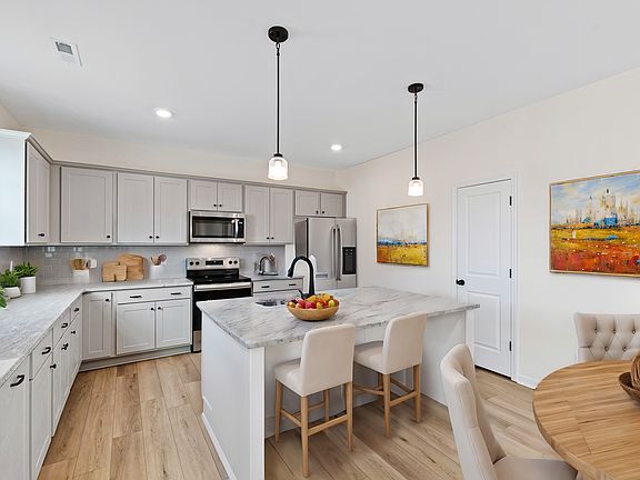 3rd image of 209 Oakmont Ct