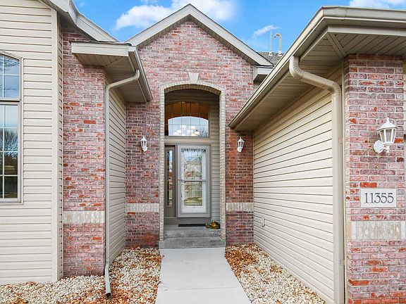 3rd image of 11355 Hillcrest Dr N