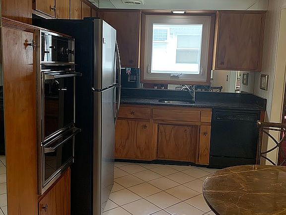 3rd image of   85 Lyndale Ave