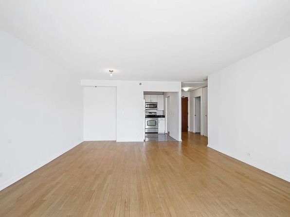 401 E Ontario St APT 1803