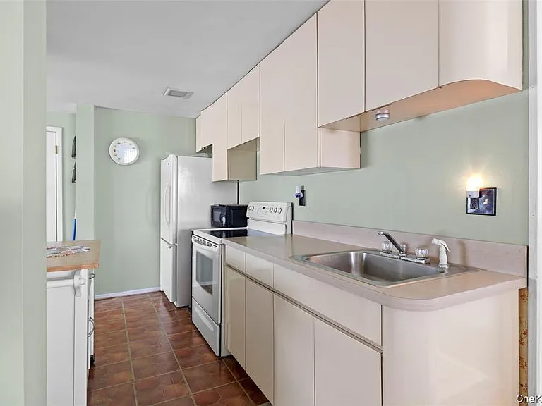 830 N Broome Ave — Photo 5