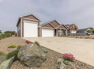 1146 Three Wood Dr, Bandon, OR 97411