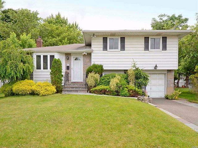 1st image of 18 Pickwick Dr W