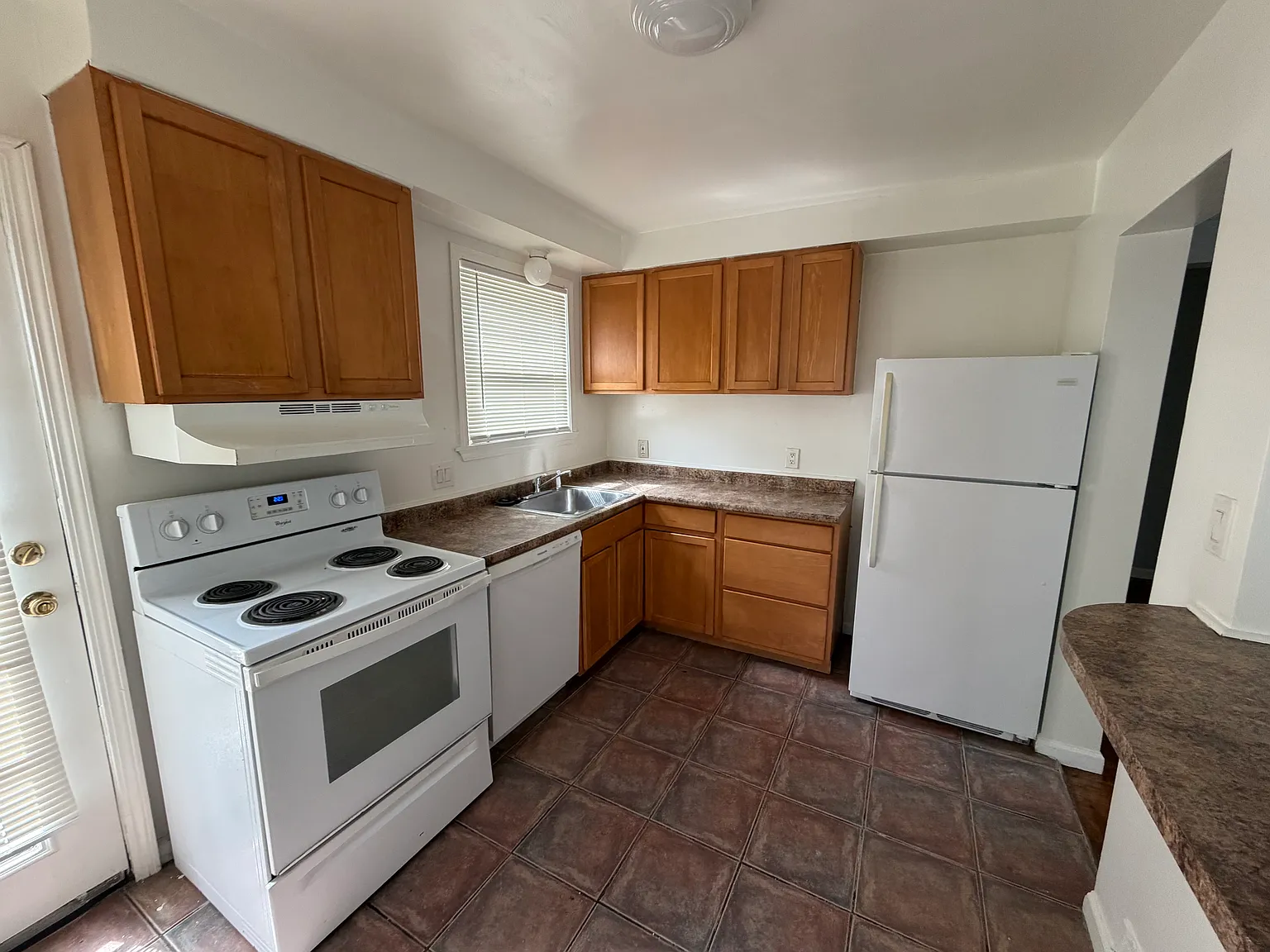 2 bed, 1045 sqft, $1,500 — Photo 4