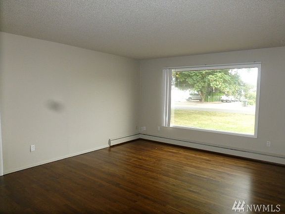 2nd image of 1072 Alder Ave