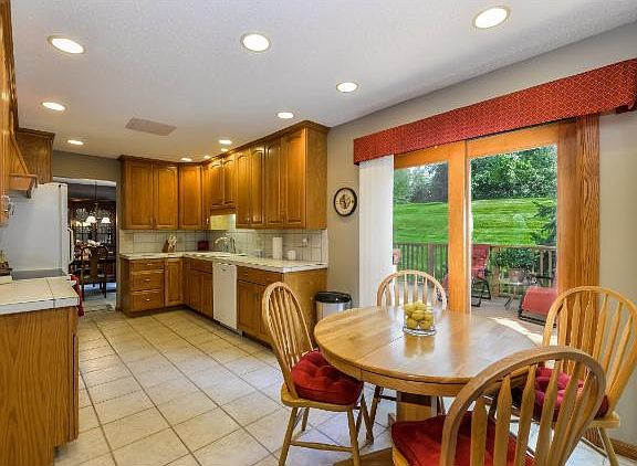 5th image of 13 E 129th St