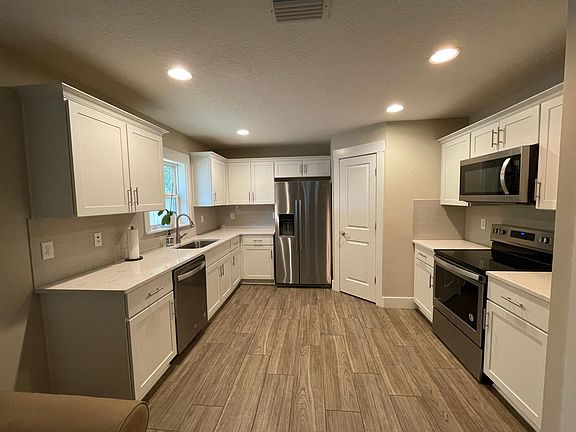 5th image of 3836 Collins Rd