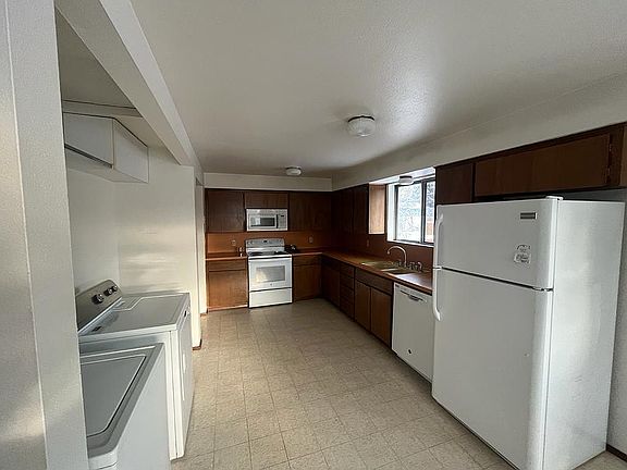 4th image of 17623 Interurban Blvd