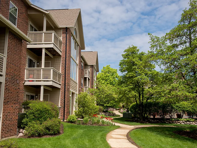 The Lakes of Schaumburg Apartment Homes — Photo 26