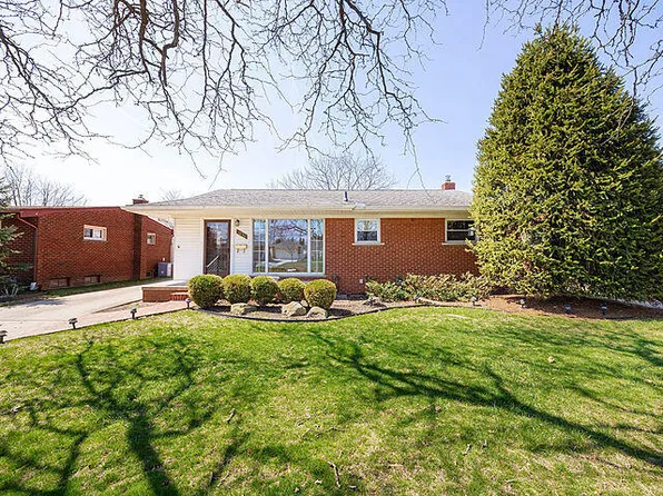 3230 Maxwell St, Trenton, MI 48183