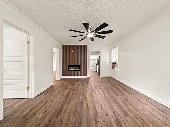2nd image of 144 Centerview St