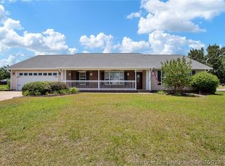 102 Woodbine Dr, Raeford, NC 28376