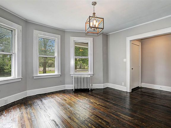 4th image of 31 Boyden Pkwy S