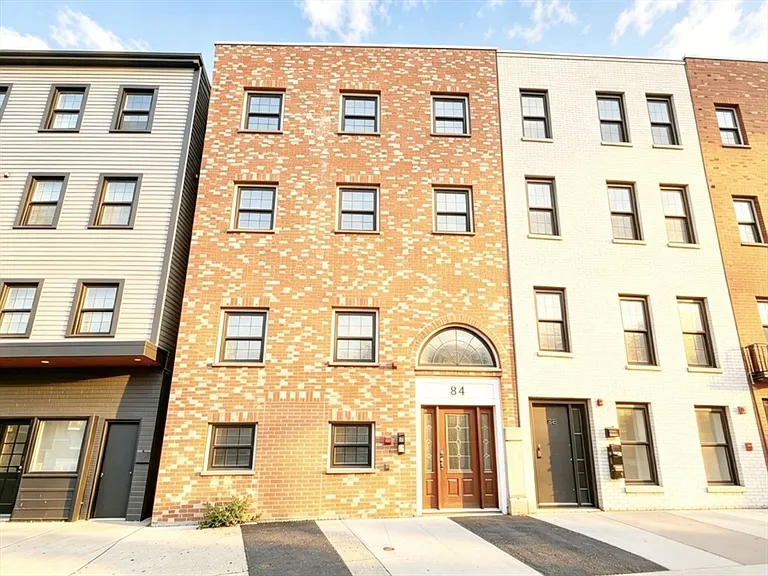 84 Chelsea St #1 — Photo 2