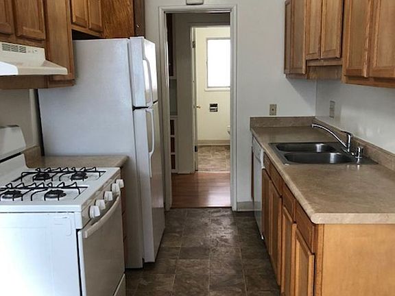 2nd image of 2210 Locust Ave #8