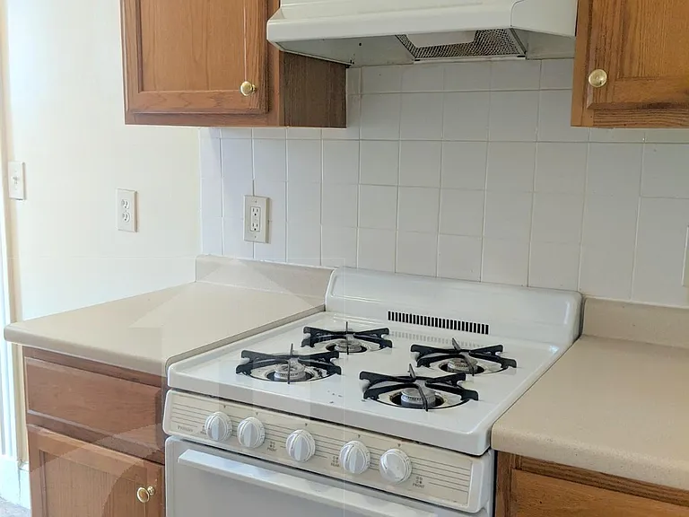 10 Agassiz St #7 — Photo 9