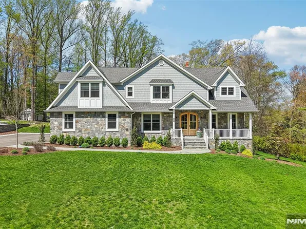 540 Helena Ave, Wyckoff, NJ 07481