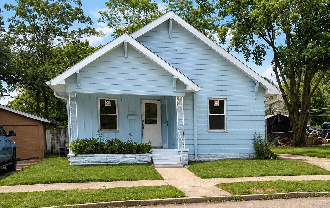 3 bed, 1.5 bath, 1832 sqft, $1,550 — Photo 1