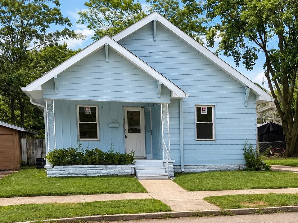 2013 Fairview St