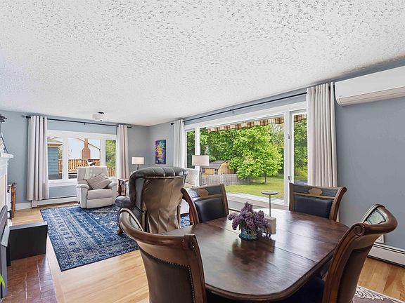 4th image of 10 Connaught Ave