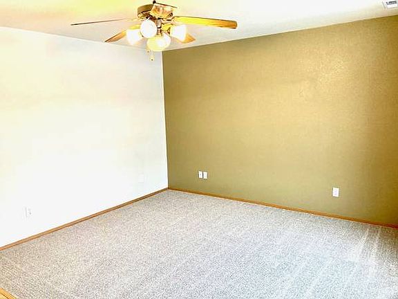 3rd image of 921 W Sheridan Ave