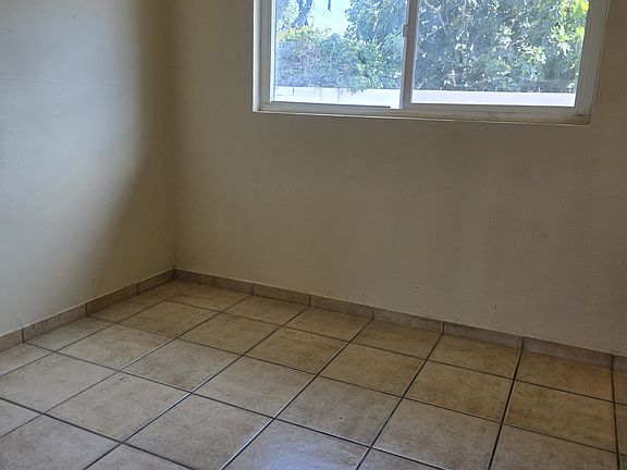 3rd image of 1810 W Crestwood Ln APT 4