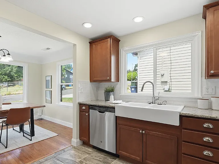 131 NW 11th Ave — Photo 16