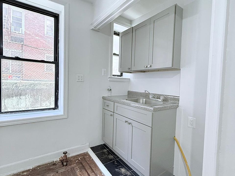1st image of 14018 Ash Ave APT 1G
