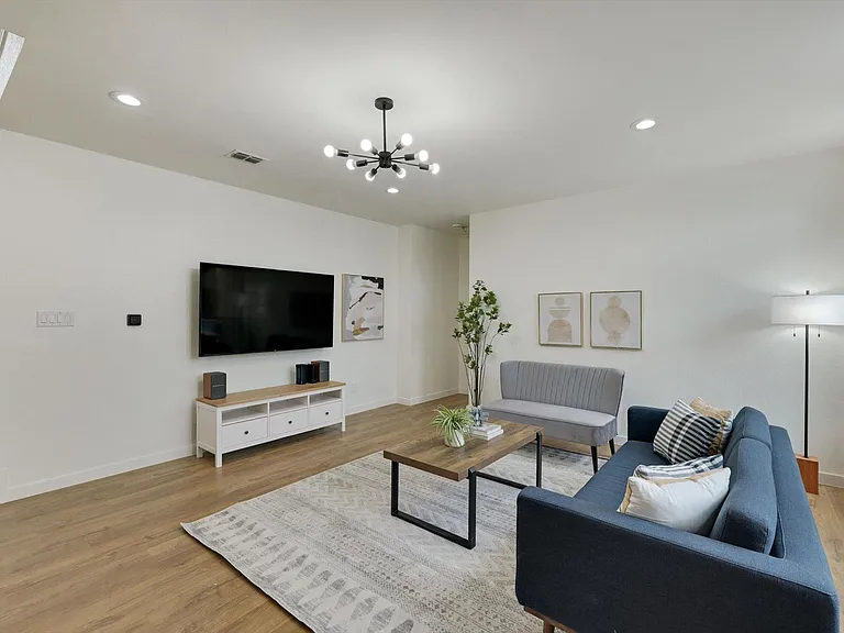 7309 Springfield Dr — Photo 8