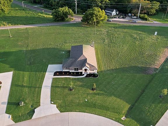 2nd image of 705 Windward Ct
