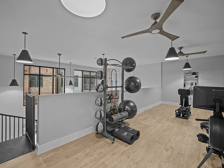 Eastpoint Apartments — Photo 30