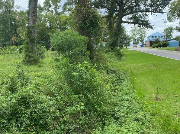 Near 1305 Near 1305 Bartram Lane, Lake Waccamaw, NC 28450