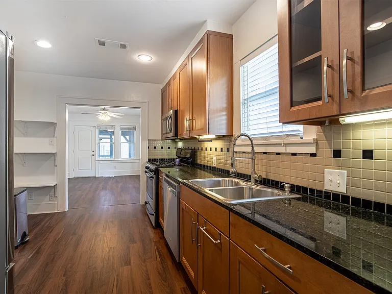 415 N Winnetka Ave — Photo 8