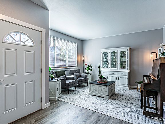 3rd image of 2812 5th Street SE