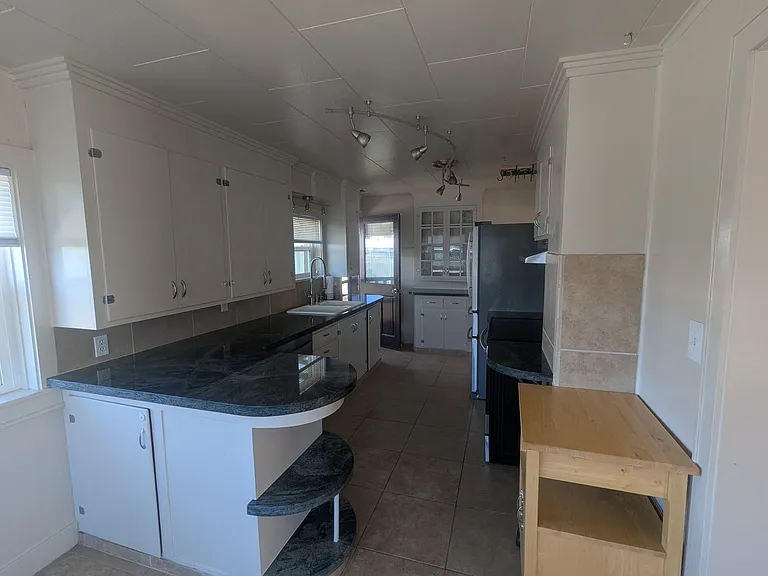 219 Oak Grove Rd — Photo 3