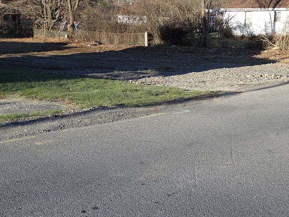 5th image of 104 W Baker St