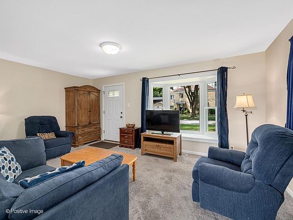 5th image of 23 W Naperville Rd