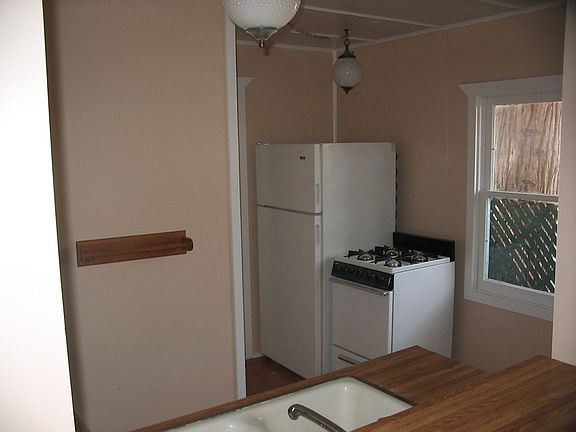 Refreshed kitchen with appliances!