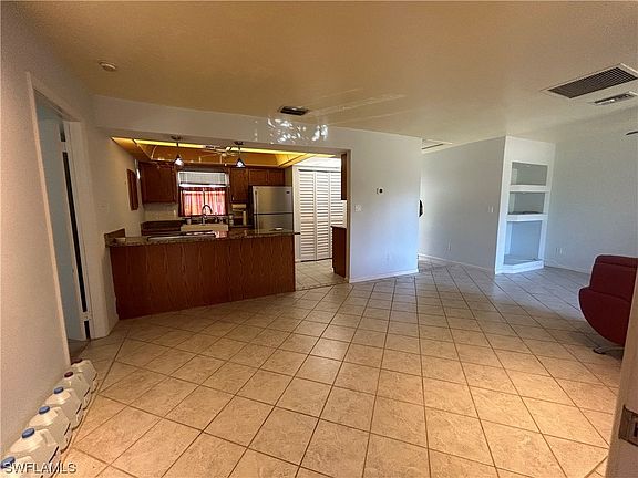 5th image of 4307 Island Cir #5