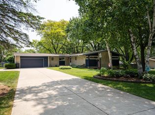 W151N6866 Glenview Dr, Menomonee Falls, WI 53051