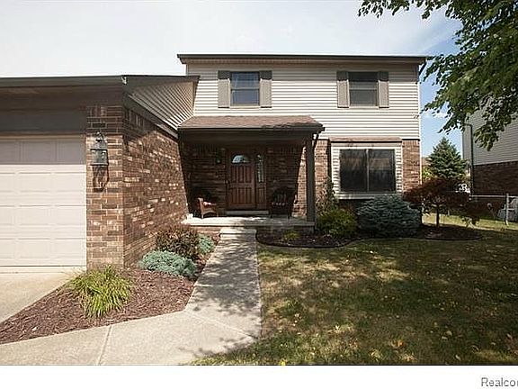 2nd image of 50580 Newcastle Dr