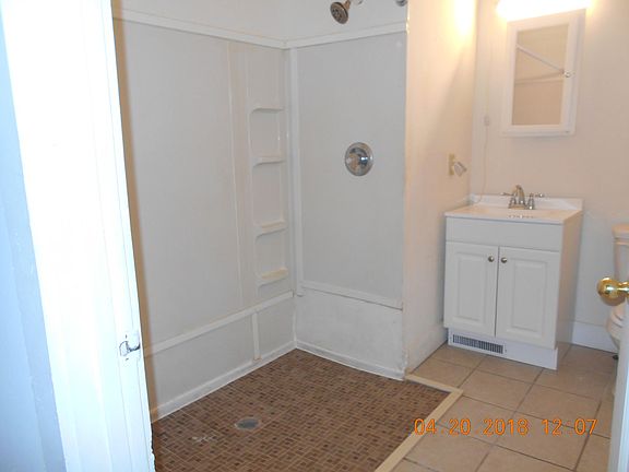 walk in showe bathroom 