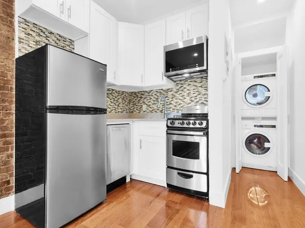 221 East 60th Street image 1 of 5